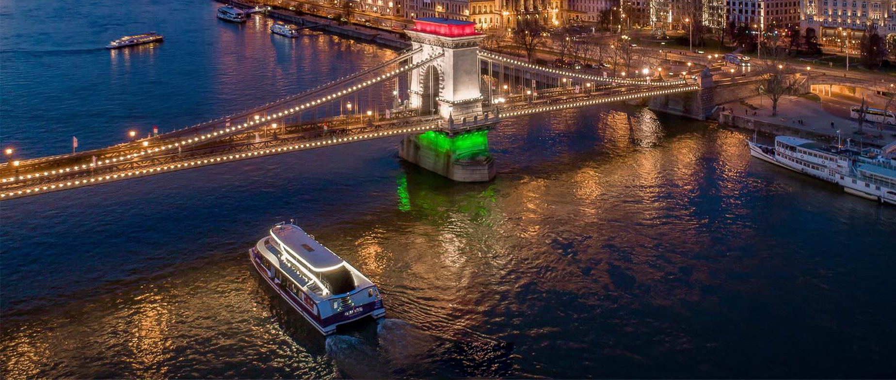 “Budapest, Budapest te csodás” Operetthajós városnézés vacsorával