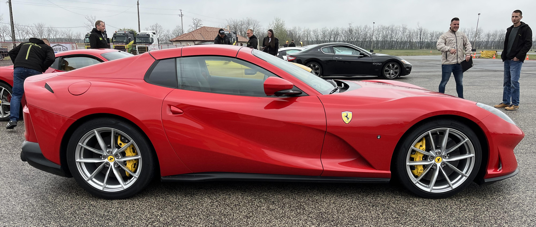 Ferrari 812 Superfast élményvezetés Ausztriában a Driving Camp Pachfurtban