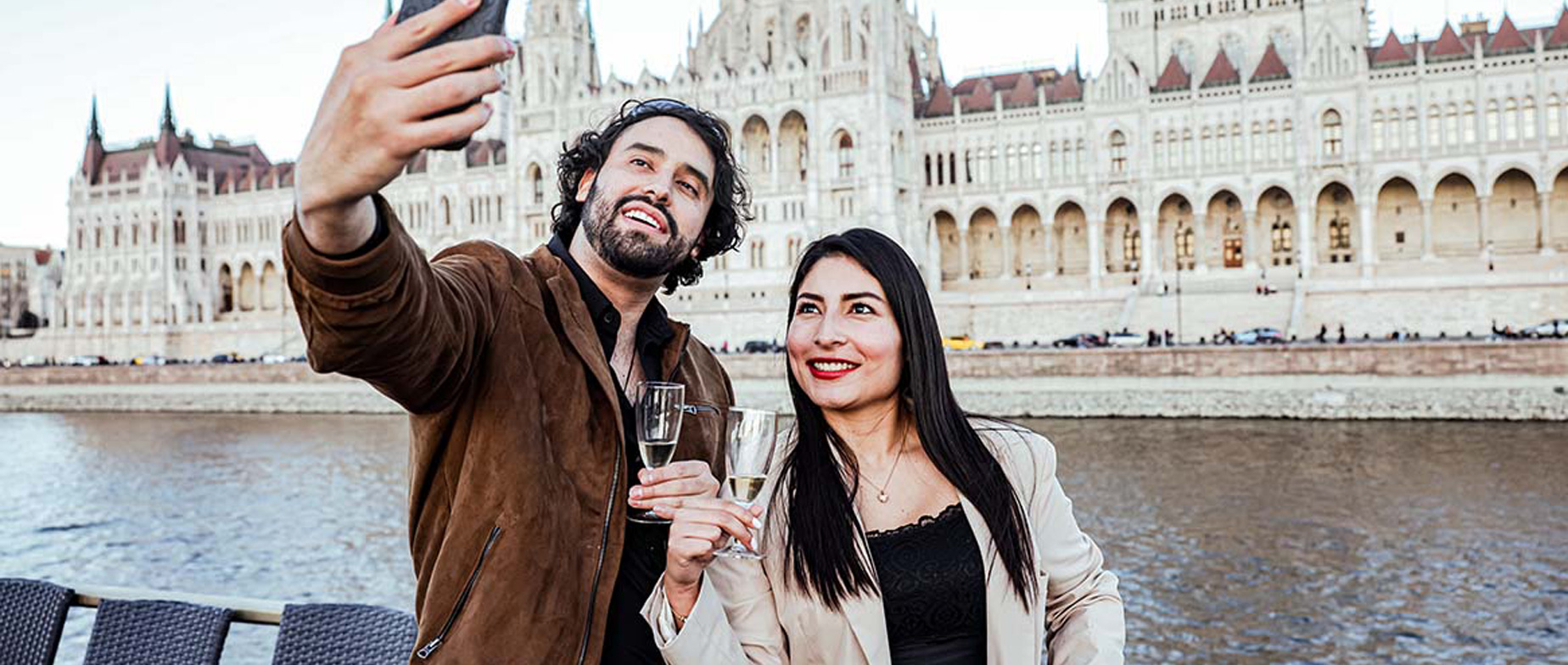 Budapesti sétahajózás a Dunán korlátlan rosé borfogyasztással