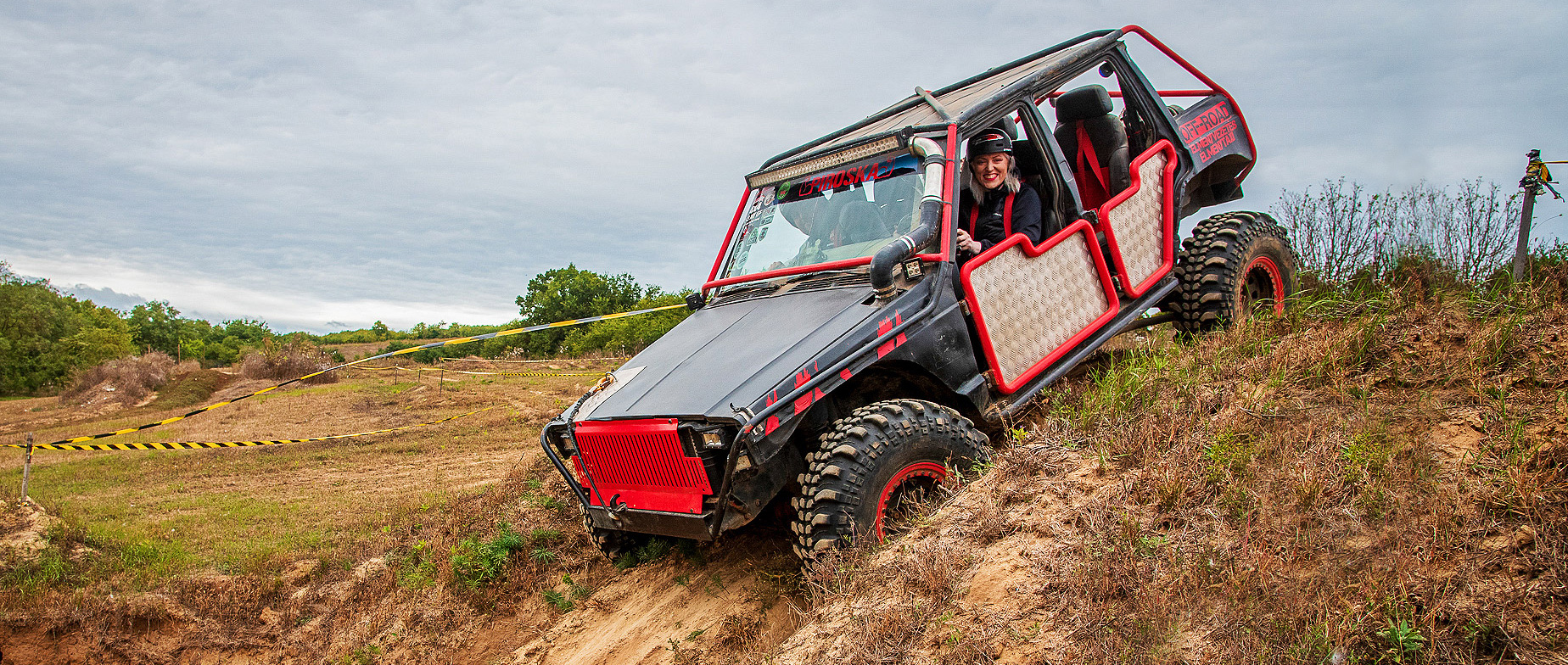 Lánybúcsú Off-Road Program , Videóval