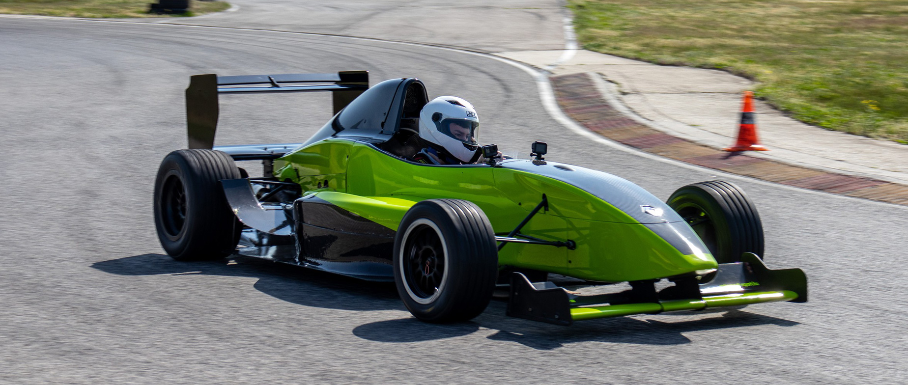 Formula Renault 2.0 élményvezetés versenypályán