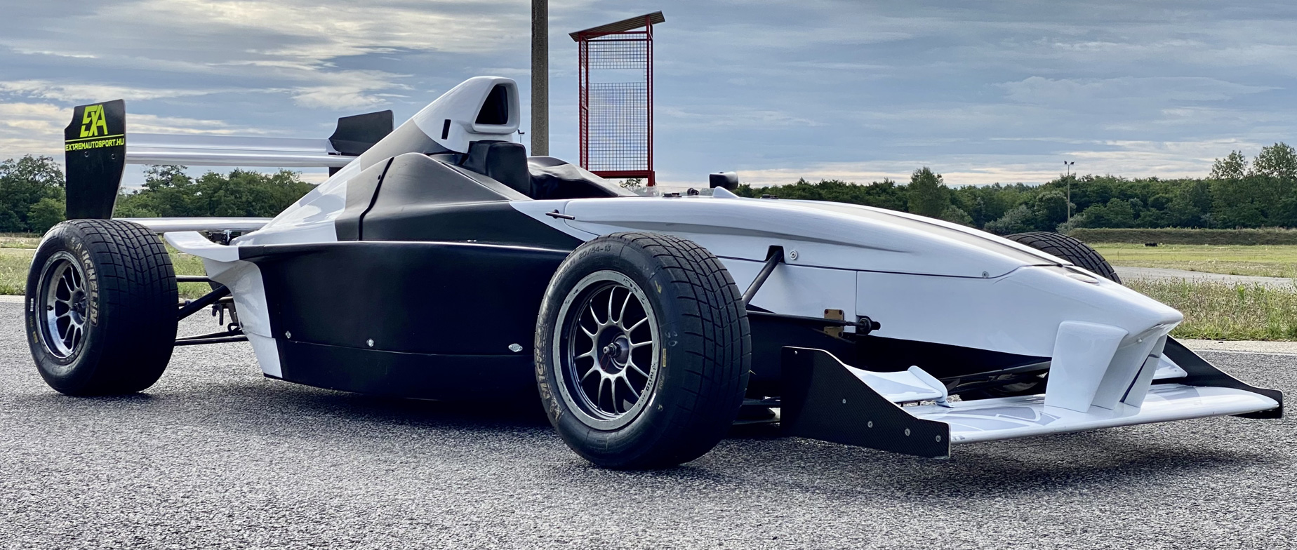 Formula BMW élményvezetés  versenypályán