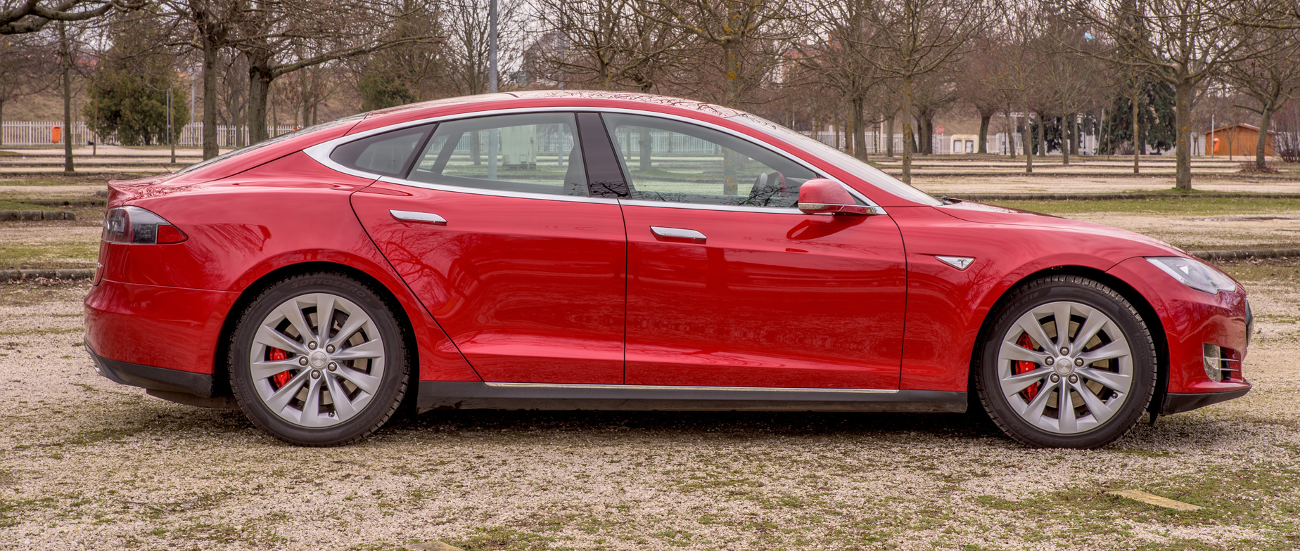Tesla  Model  S P85D autóbérlés ajándékutalvány