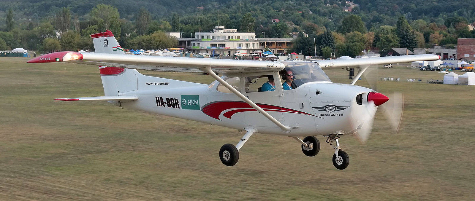 Sétarepülés Velencéig vagy Szentendréig Cessna 172-es repülőgéppel 1-3 fő