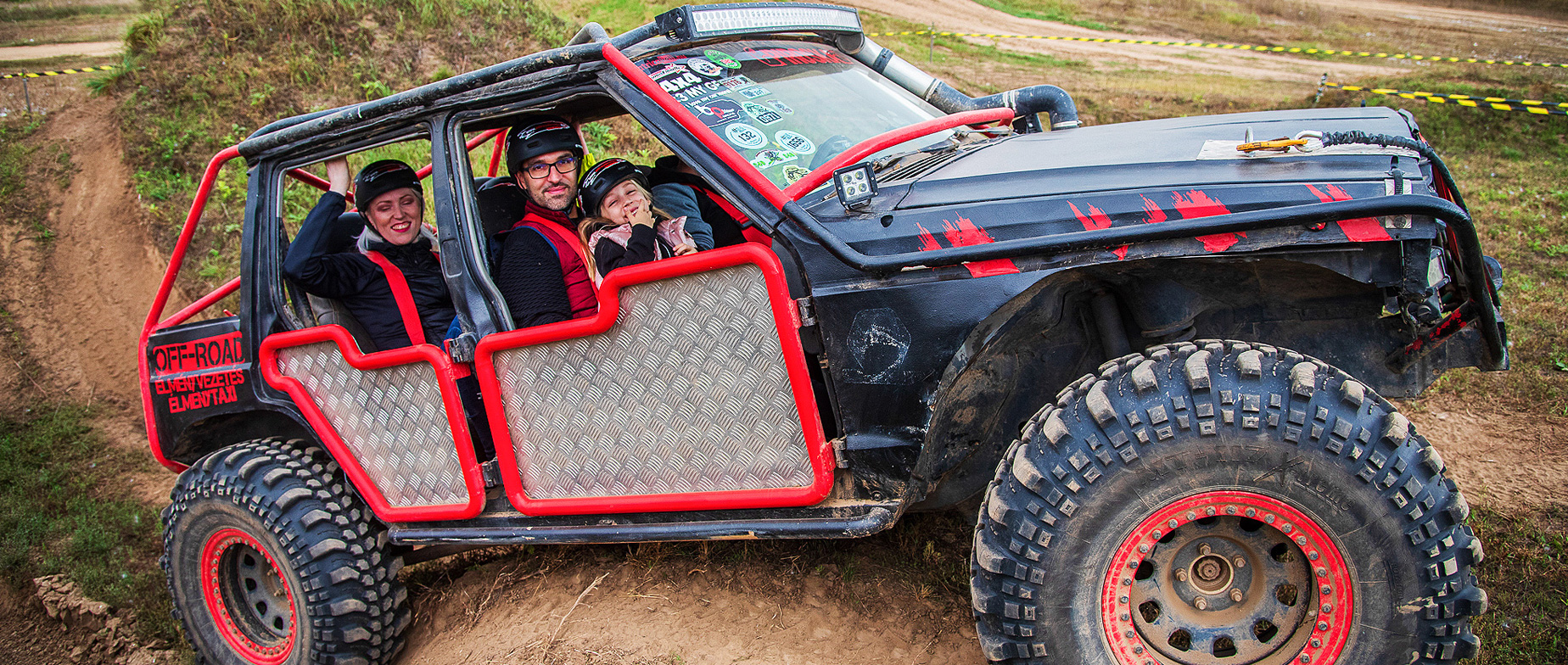 Off-Road Élménytaxi  Családoknak Nyitott Jeep-pel