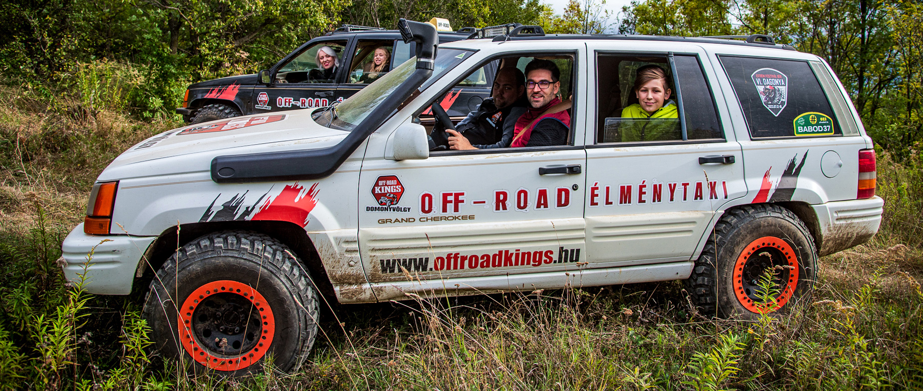 Off-Road Élménytaxi Családoknak Zárt Jeep-pel
