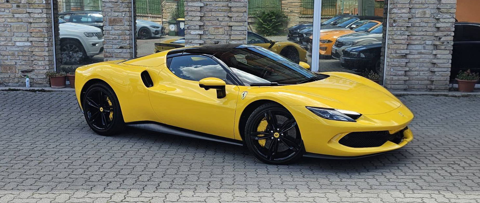 Ferrari 296 GTS élményvezetés – 830 lóerő nyitott tetővel