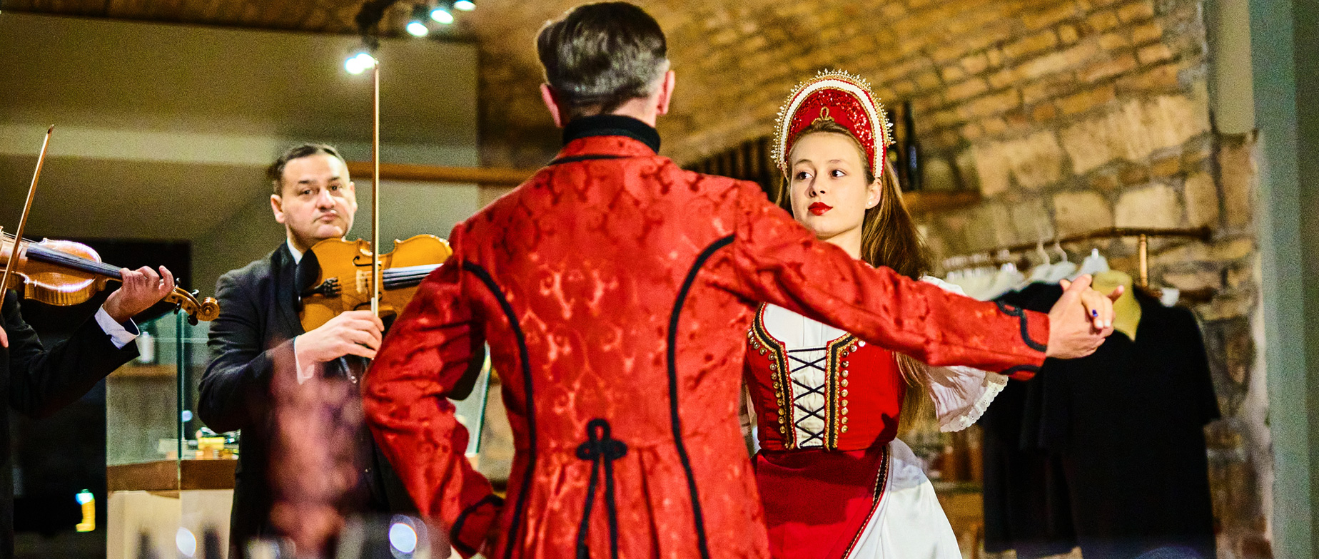 Folklór Est Budapest szívében, a Gasztro Pincében