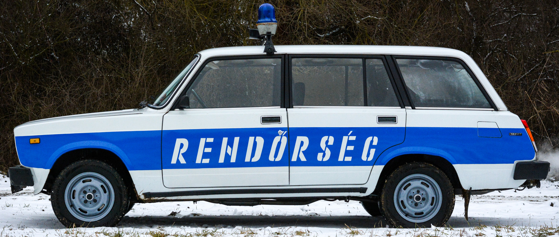 Lada 2104 retro rendőrautó élményvezetés 2 főre