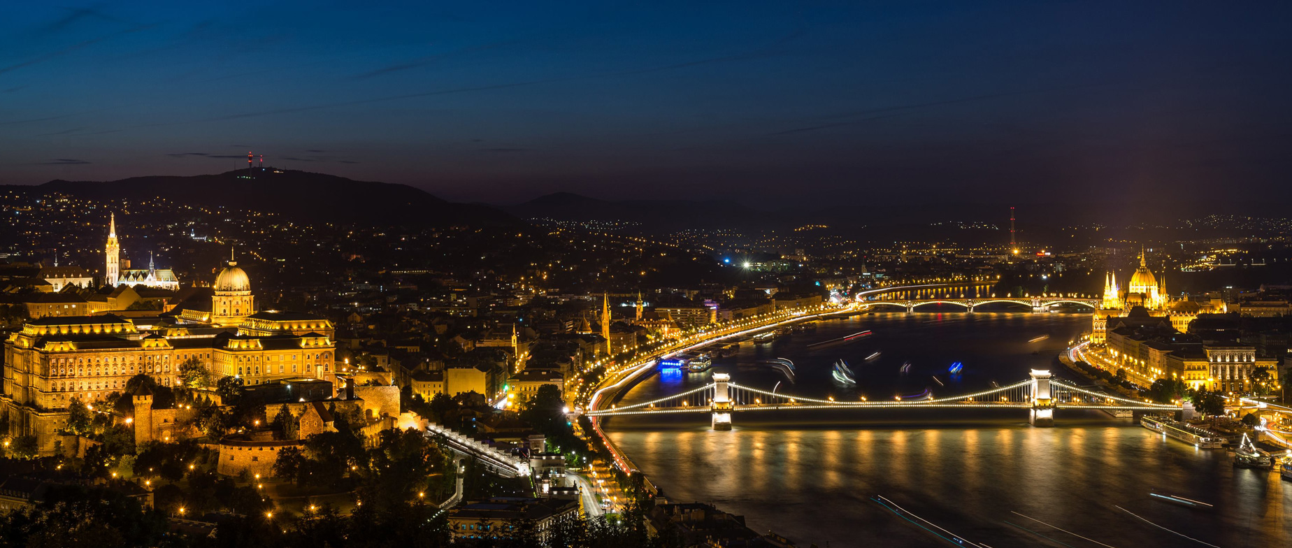 Budapesti romantikus esti városnézés luxusautóval