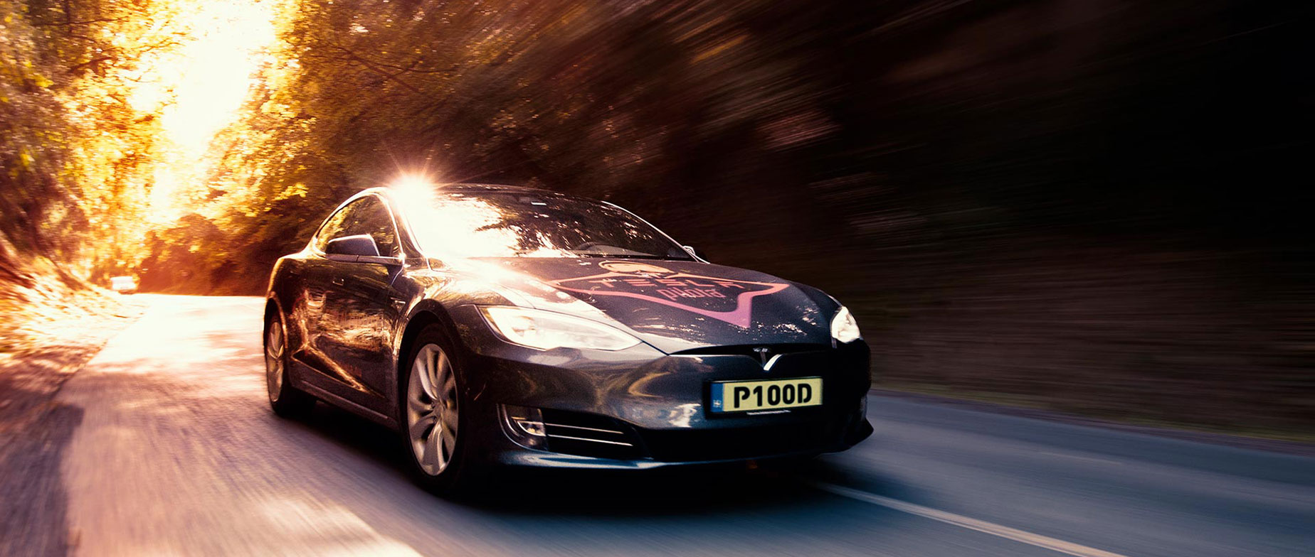 Tesla P100D közúti élményvezetés